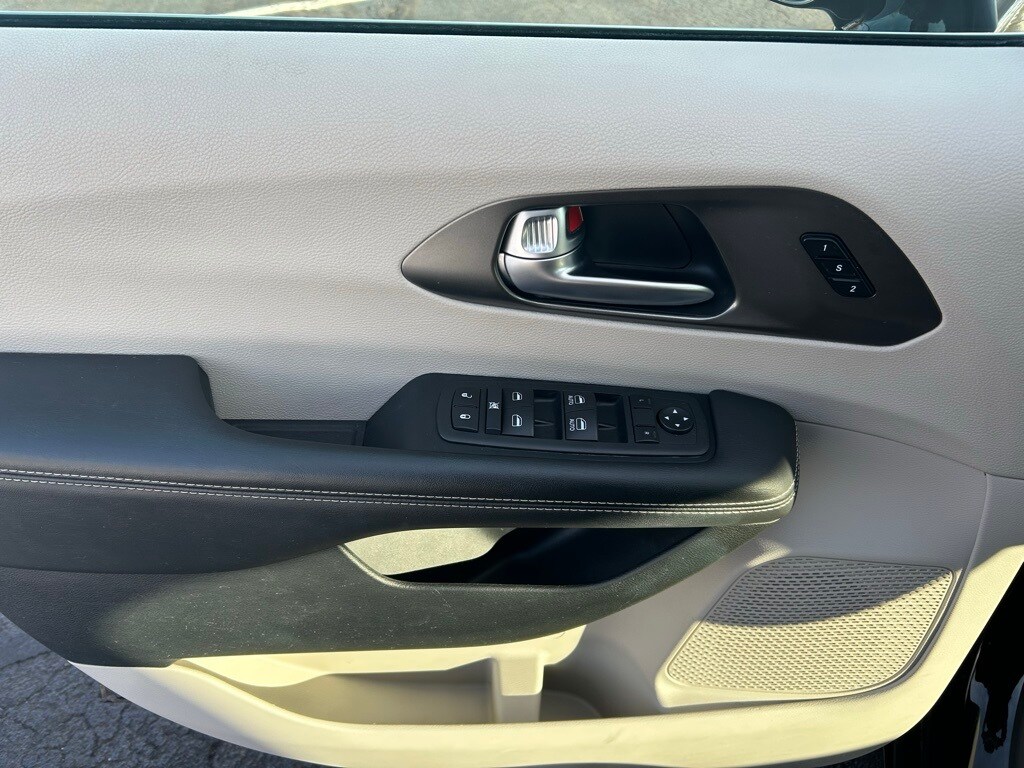 Used 2024 Chrysler Pacifica Touring L Van Passenger Van