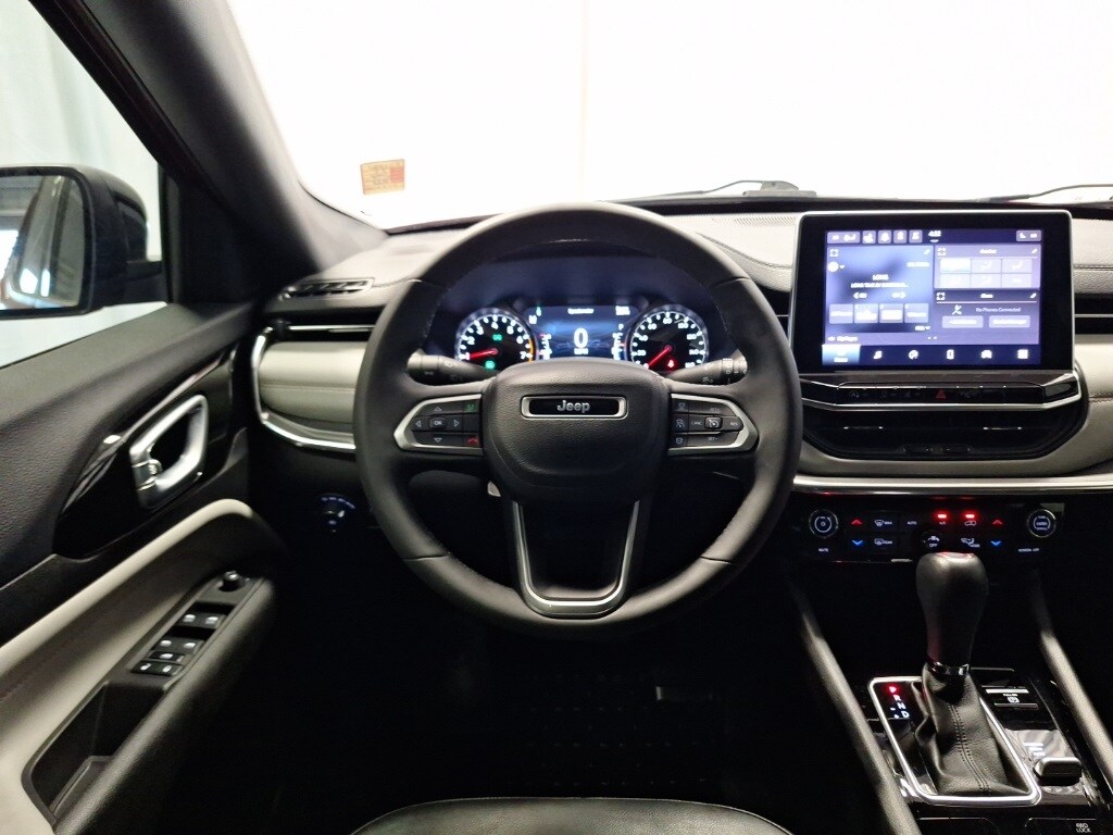 2023 Jeep Compass Limited photo 3