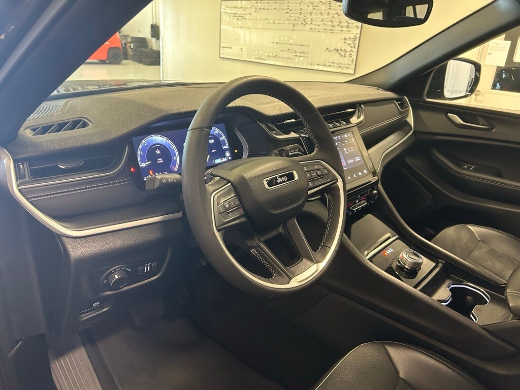 Used 2024 Jeep Grand Cherokee L Laredo SUV