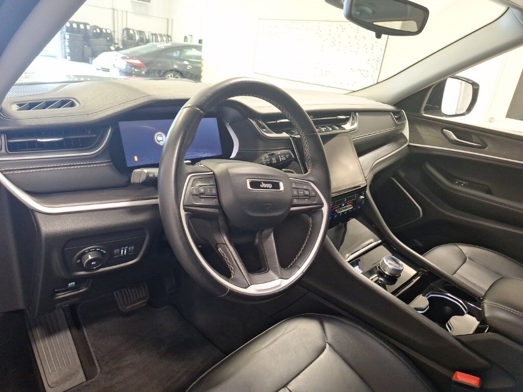 2022 Jeep Grand Cherokee Limited photo 2