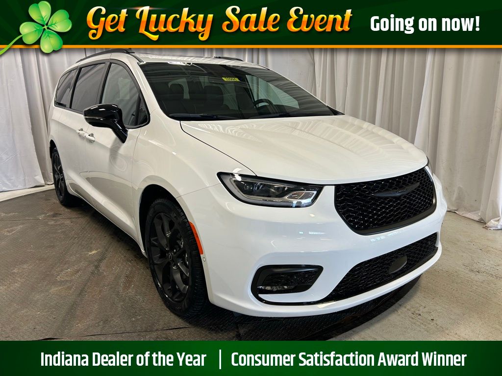 2026 Chrysler Pacifica Passenger Van 