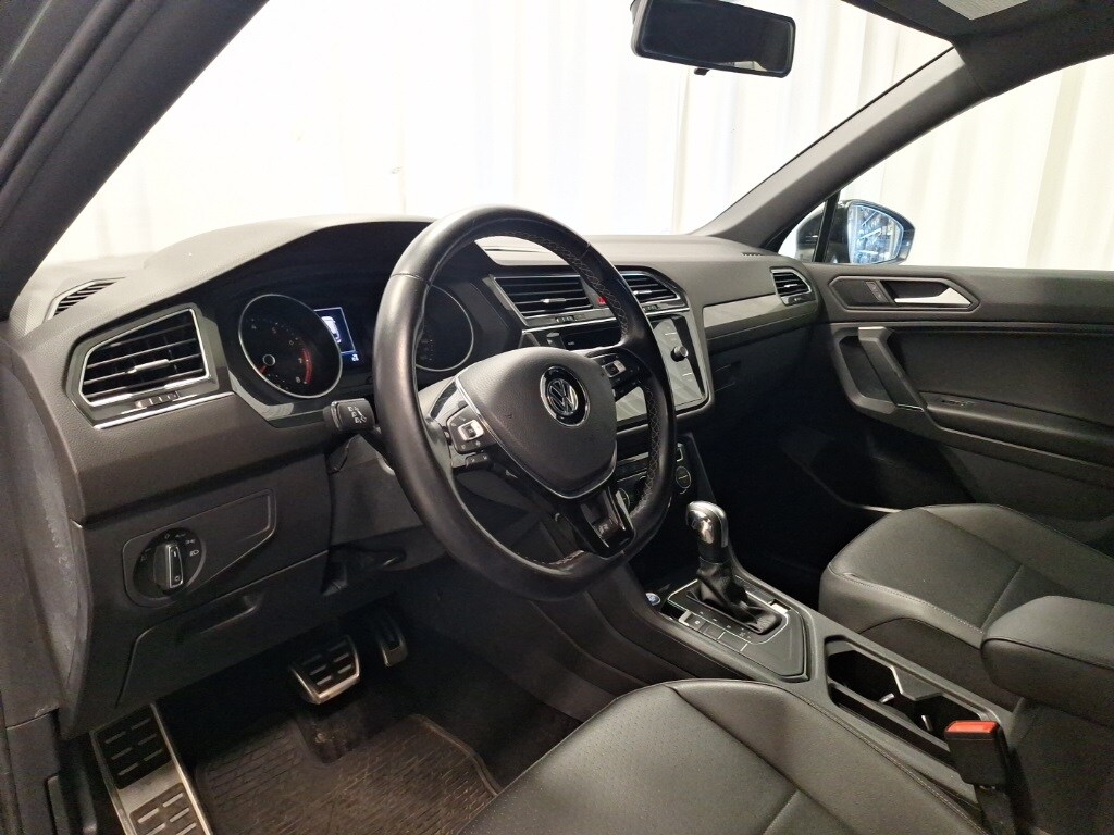 2020 Volkswagen Tiguan SE R-Line Black photo 2