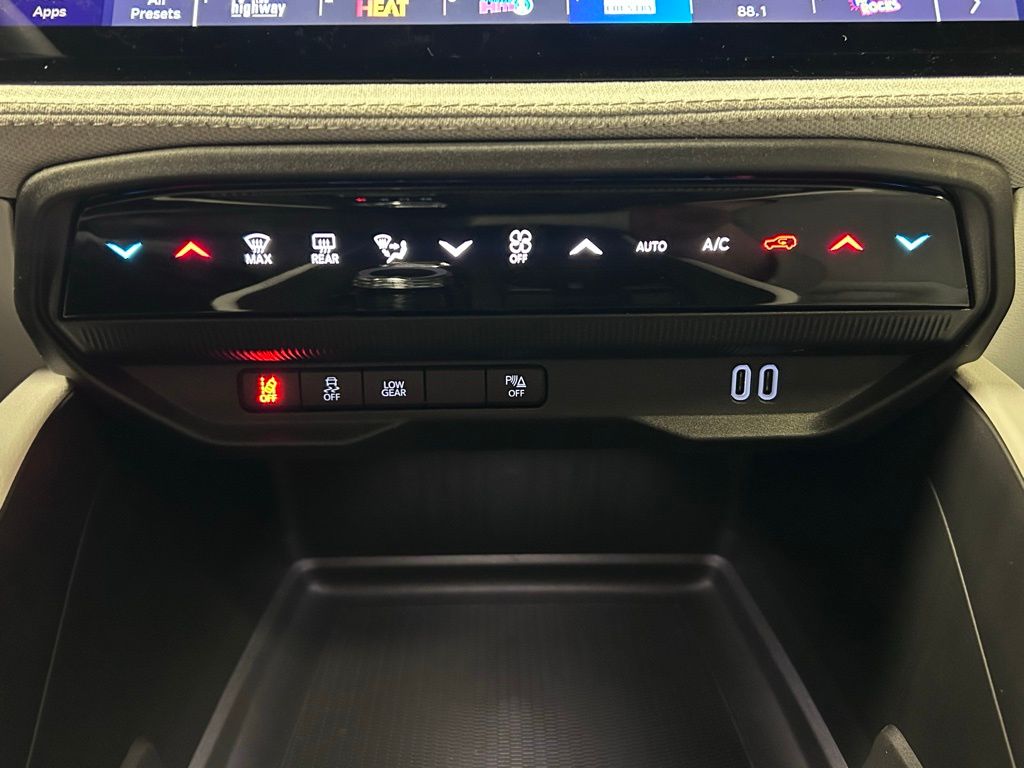 2026 Jeep Cherokee Laredo - Photo 21