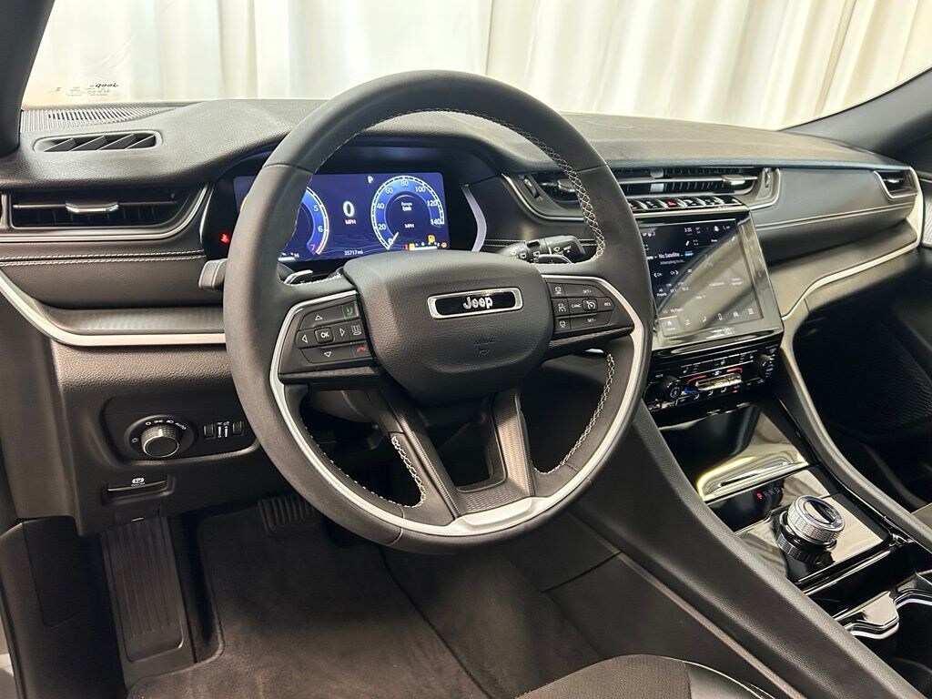 Used 2023 Jeep Grand Cherokee L Laredo SUV