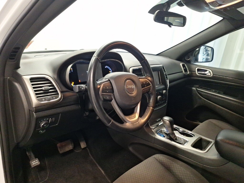 2021 Jeep Grand Cherokee Laredo E photo 2