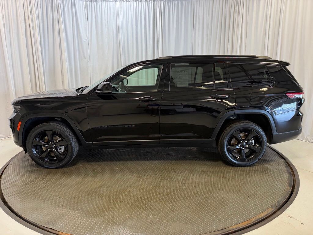 Used 2024 Jeep Grand Cherokee L Laredo SUV