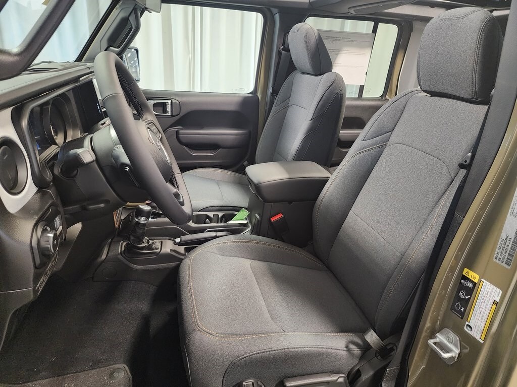 2025 Jeep Wrangler Sport S photo 4