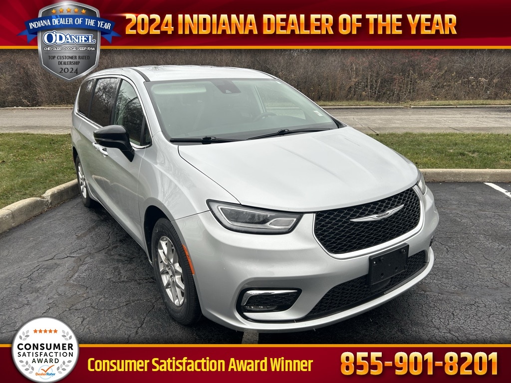 2024 Chrysler Pacifica Touring L's photo