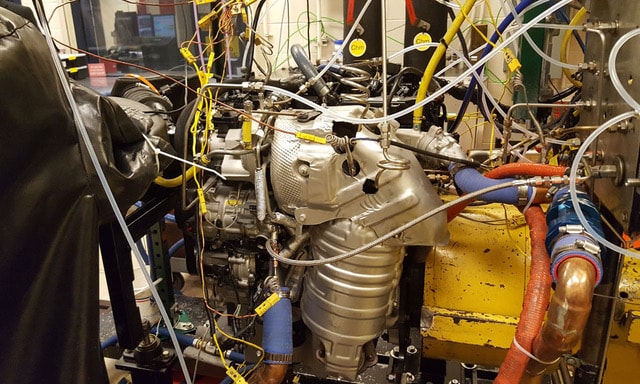 640 × 384