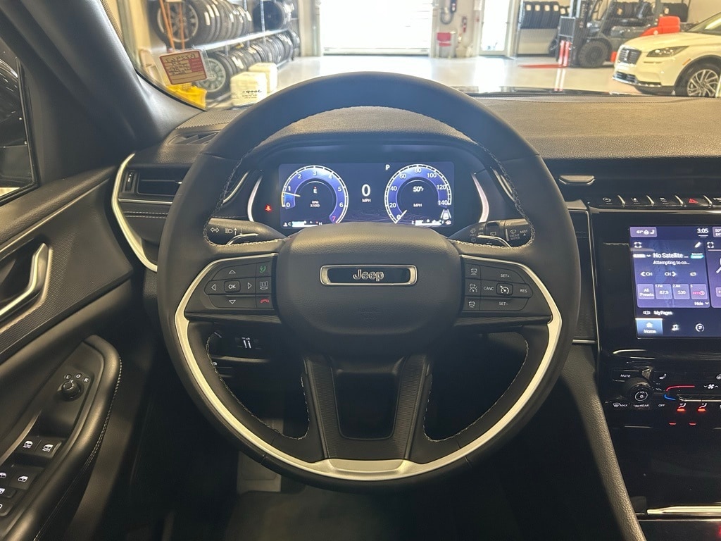 Used 2024 Jeep Grand Cherokee Laredo SUV