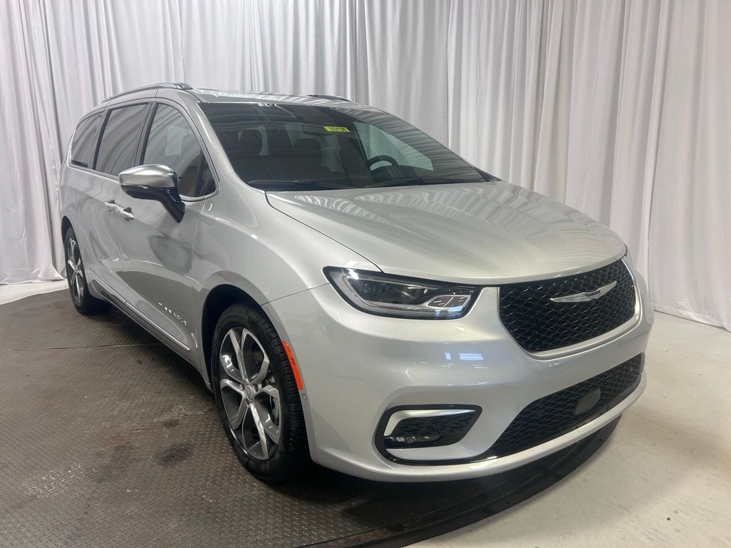 2026 Chrysler Pacifica Passenger Van 