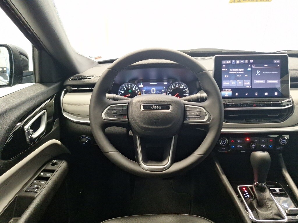 2025 Jeep Compass Limited photo 3
