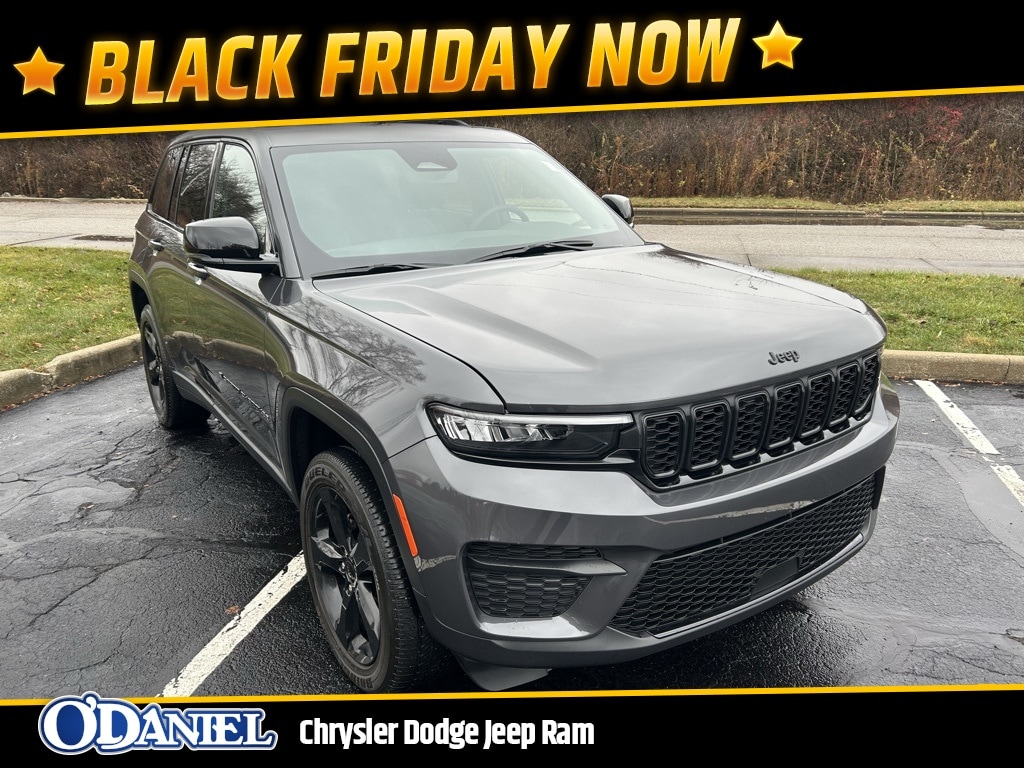 2024 Jeep Grand Cherokee Laredo Altitude X photo 2