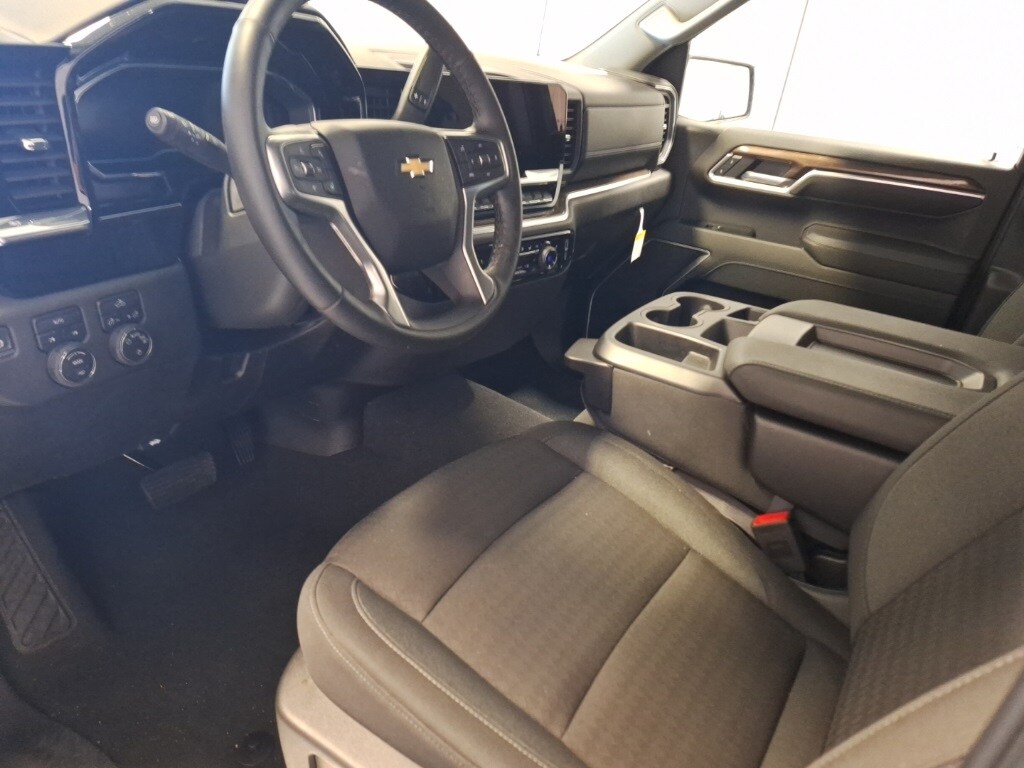 2024 Chevrolet Silverado 1500 LT photo 3