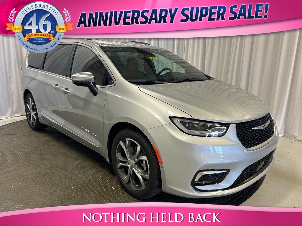 2026 Chrysler Pacifica Pinnacle photo 2