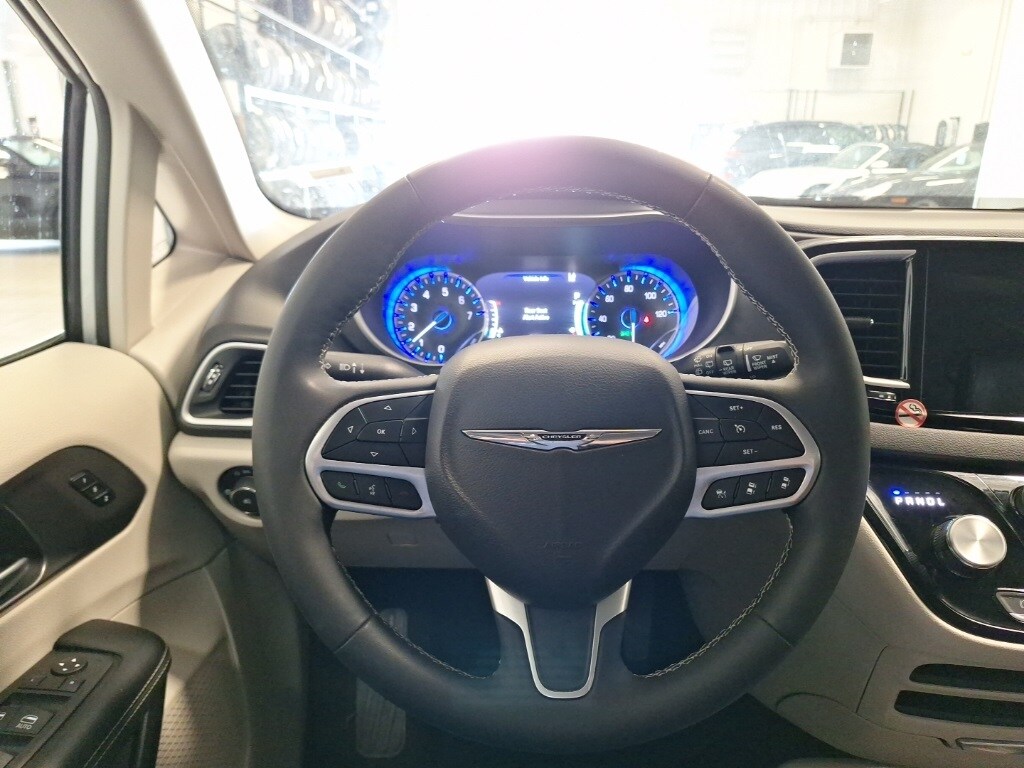2024 Chrysler Pacifica Touring L photo 2