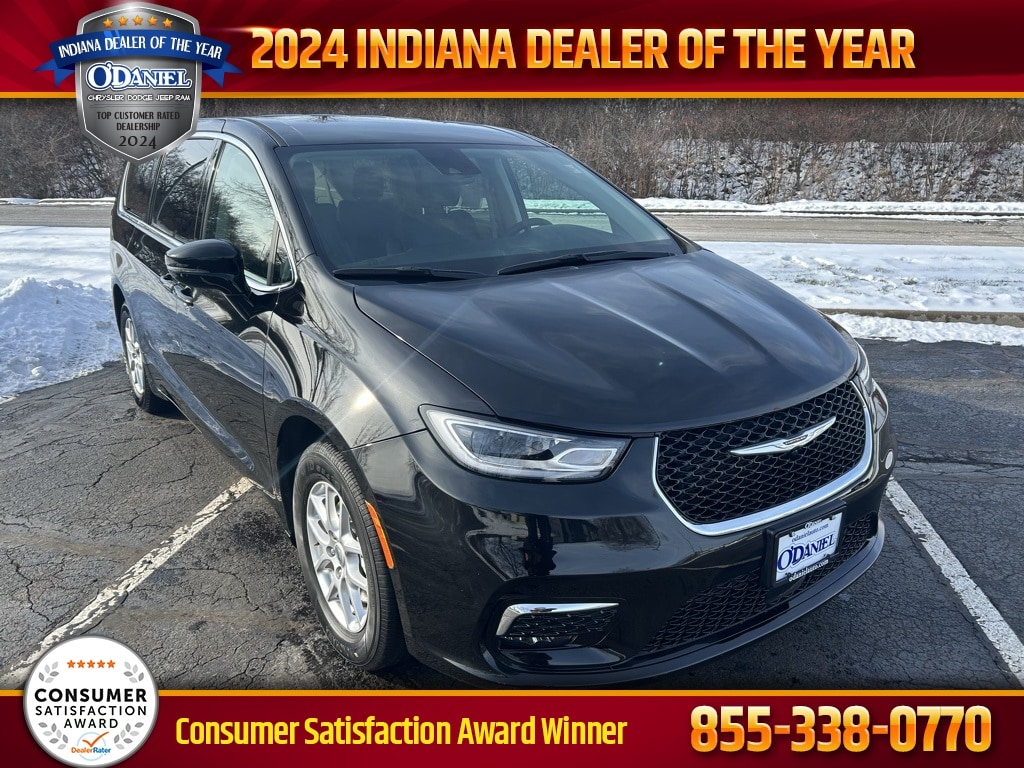 2024 Chrysler Pacifica Touring L's photo