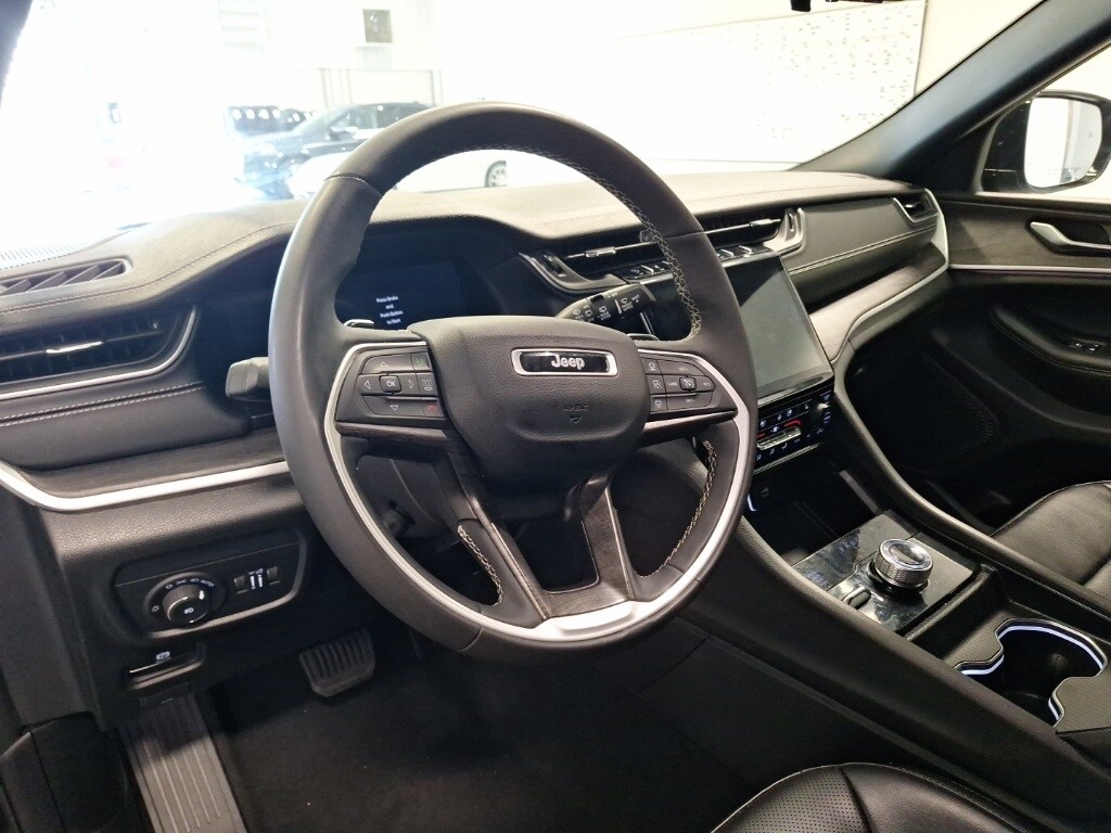 2024 Jeep Grand Cherokee Limited photo 2