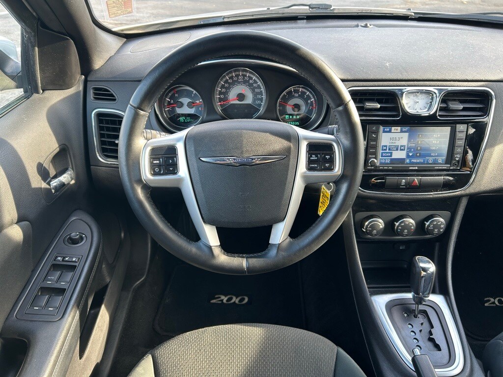 2011 Chrysler 200 Touring photo 3
