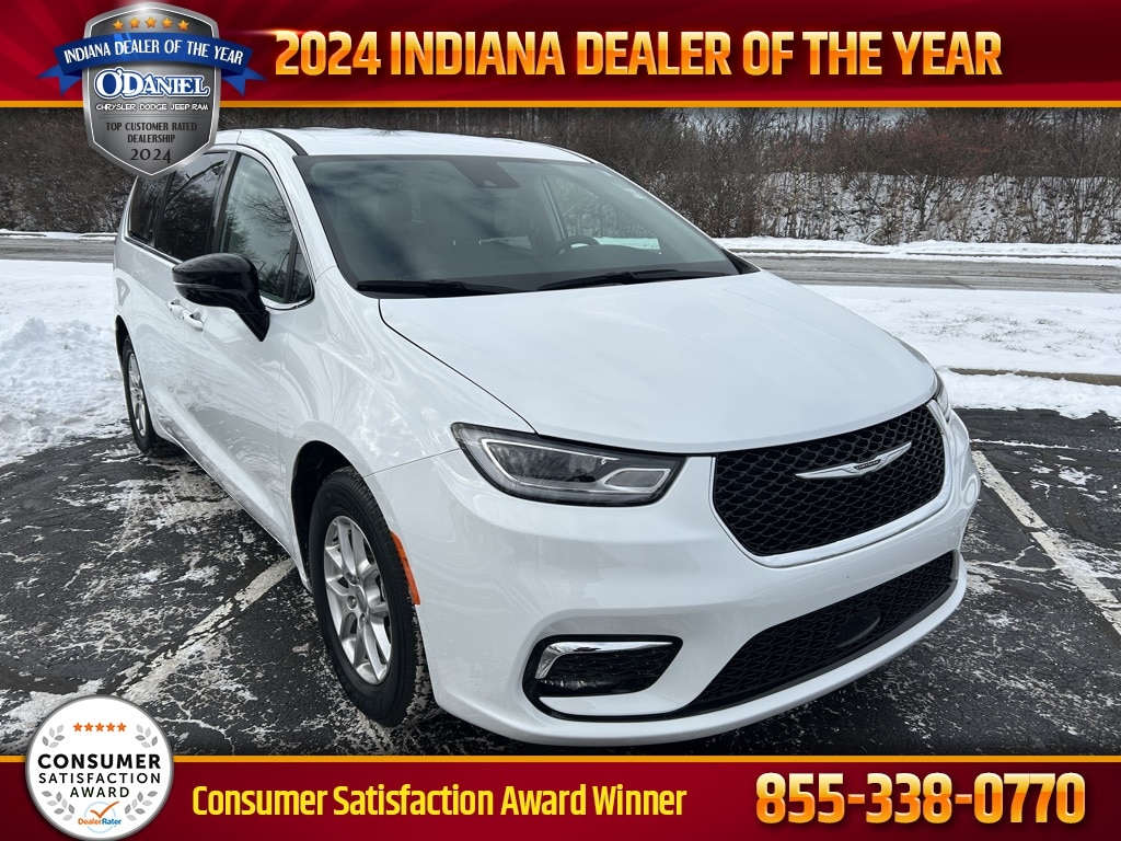 2024 Chrysler Pacifica Touring L's photo