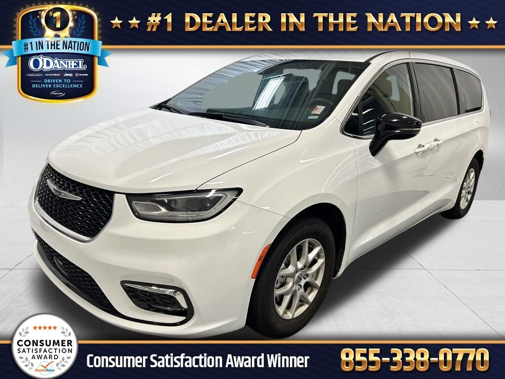 Used 2025 Chrysler Pacifica Select Van Passenger Van