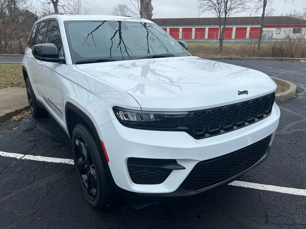 2023 Jeep Grand Cherokee Altitude's photo