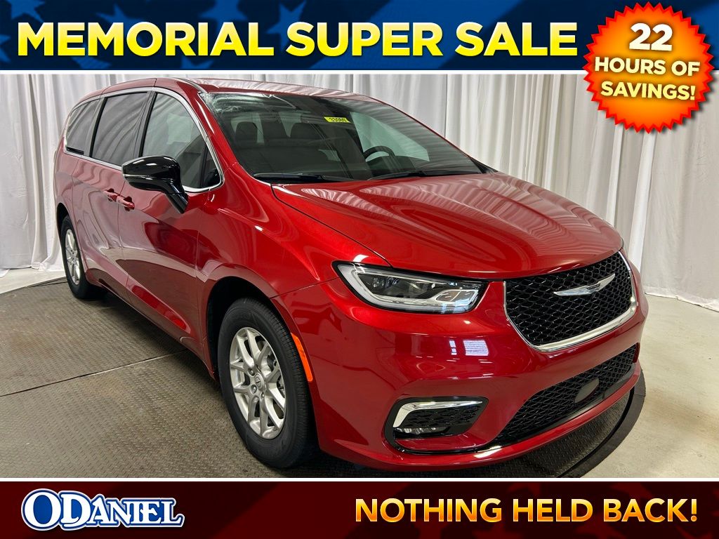 2026 Chrysler Pacifica Select's photo