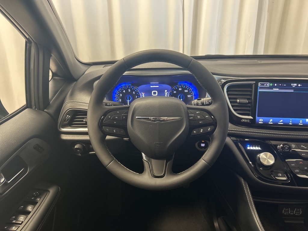 Used 2025 Chrysler Pacifica Limited Van Passenger Van