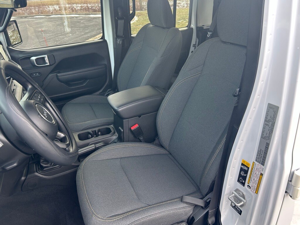 Used 2025 Jeep Gladiator Sport Truck Crew Cab