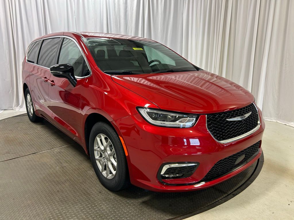 2026 Chrysler Pacifica Passenger Van 