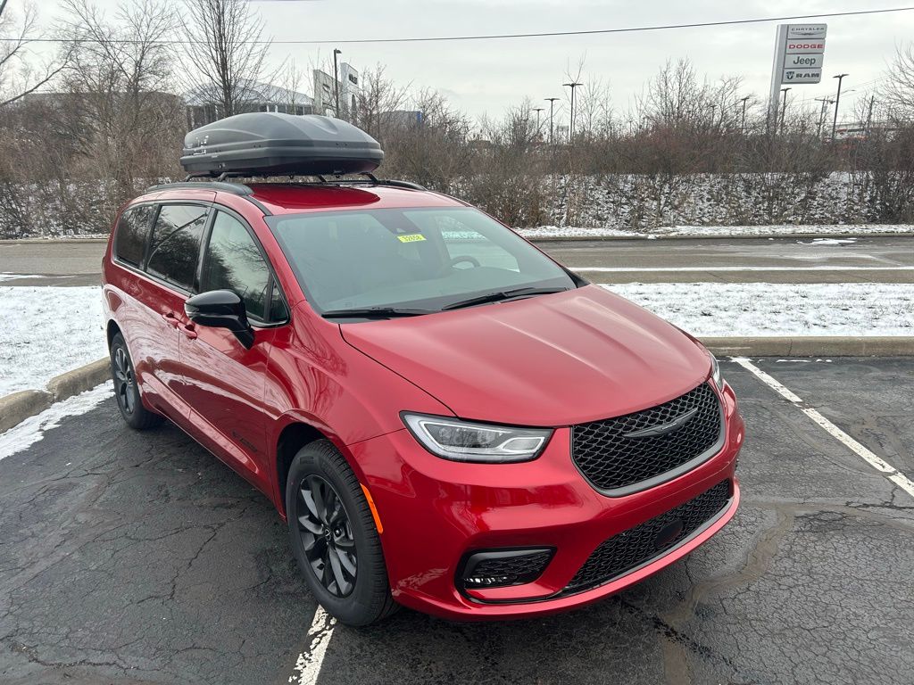 2026 Chrysler Pacifica Passenger Van 