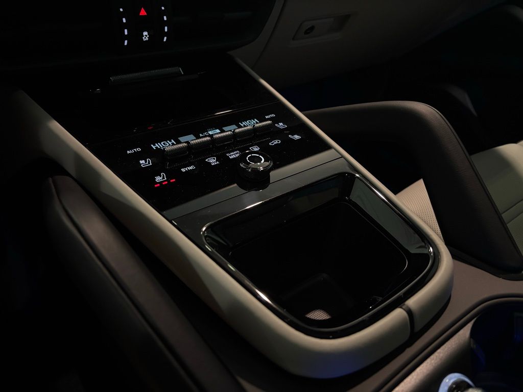 2025 Porsche Cayenne Base - Photo 19