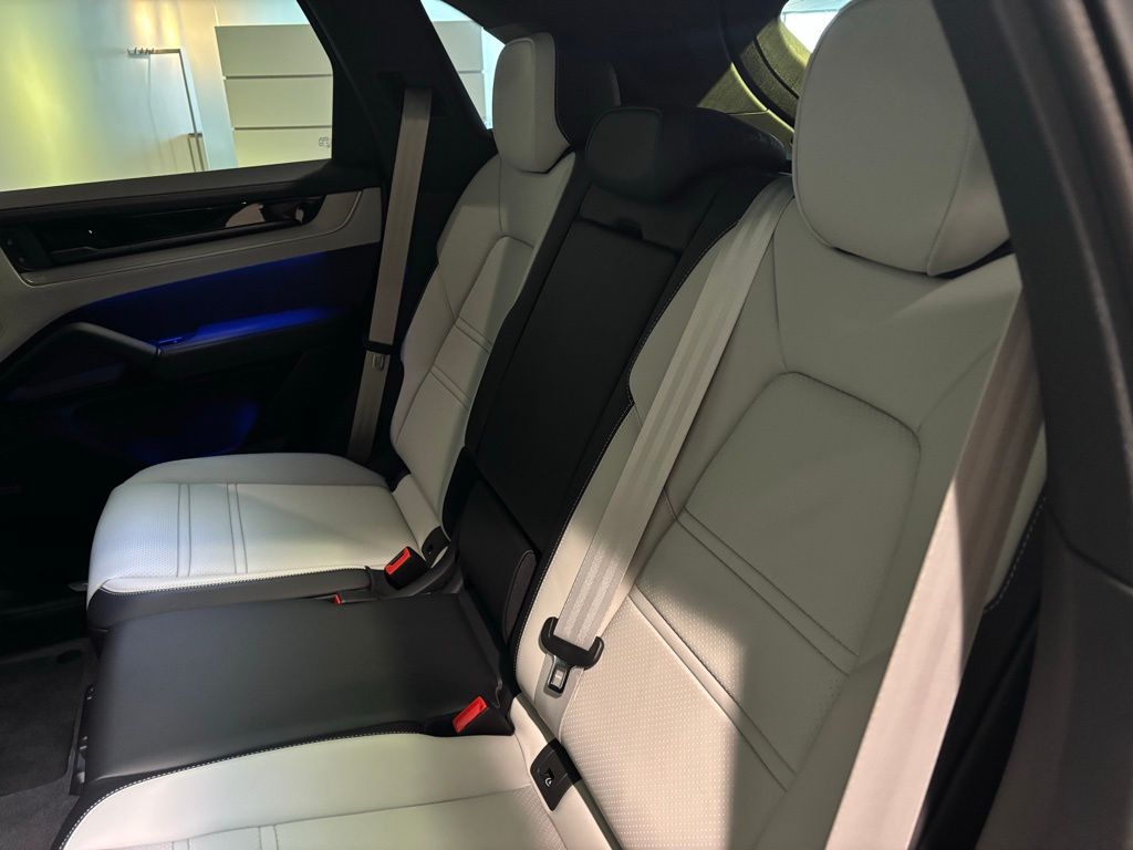 2025 Porsche Cayenne Base - Photo 27