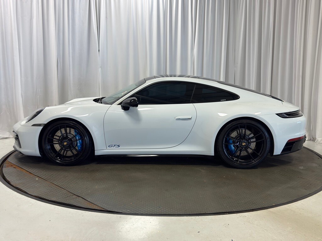 2022 Porsche 911 GTS photo 2