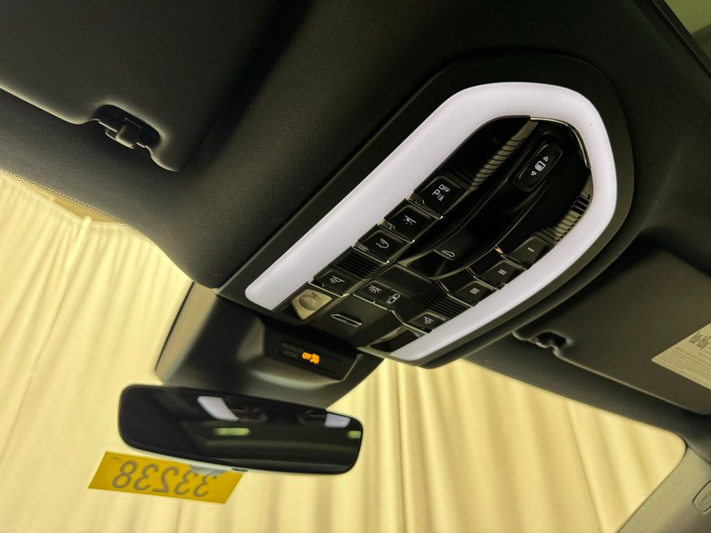 2026 Porsche Macan Base - Photo 25