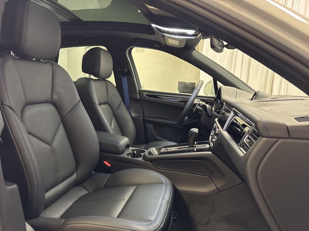 2026 Porsche Macan Base - Photo 31