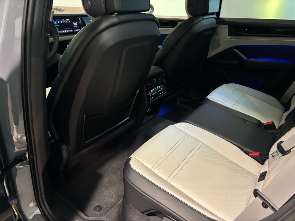 2025 Porsche Cayenne Base - Photo 28