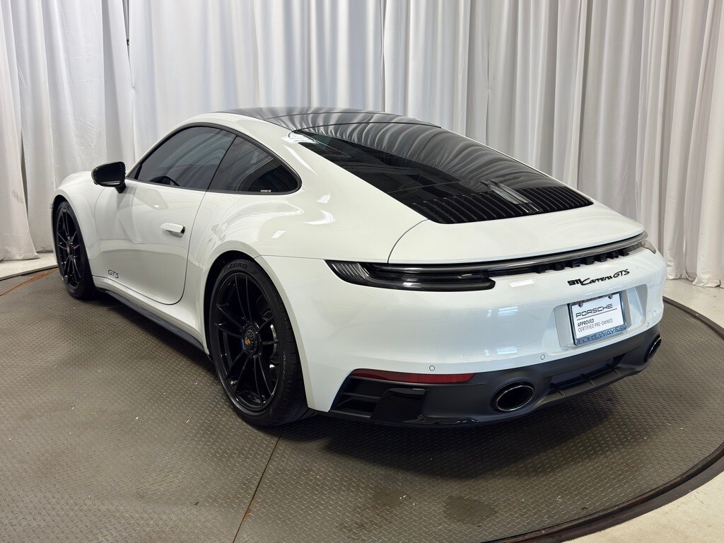 2022 Porsche 911 GTS photo 3