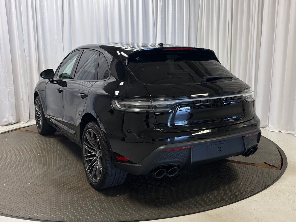 2024 Porsche Macan Base photo 3