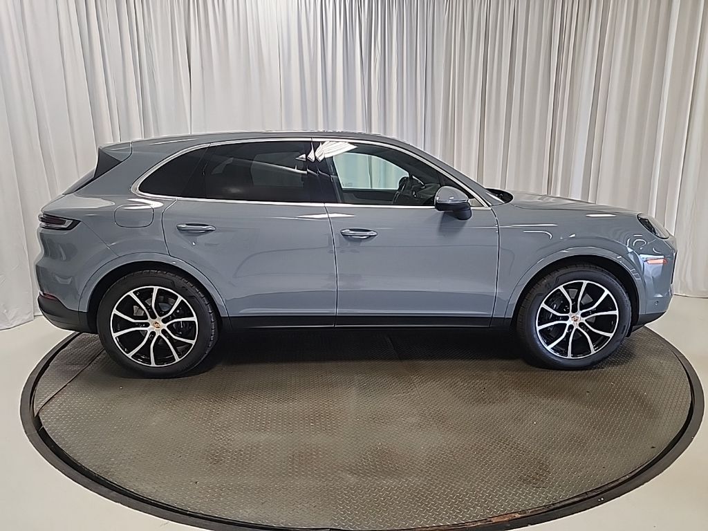 2025 Porsche Cayenne Base - Photo 37
