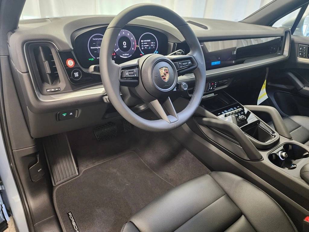 2025 Porsche Cayenne Base photo 4