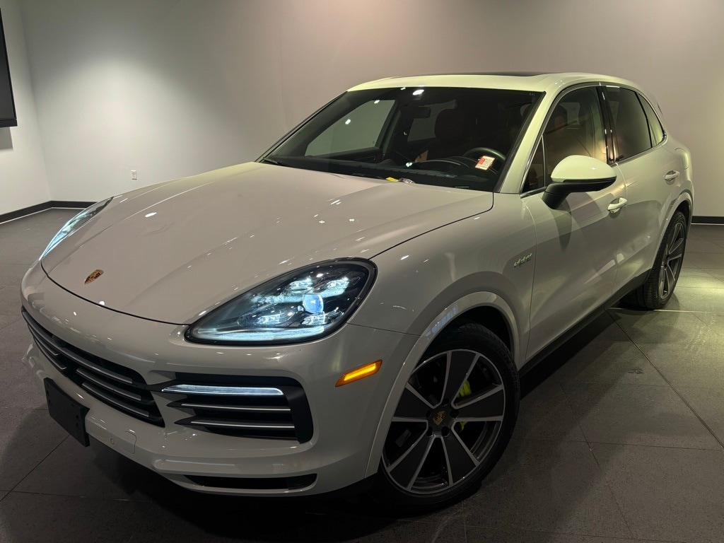 2022 Porsche Cayenne E-Hybrid's photo