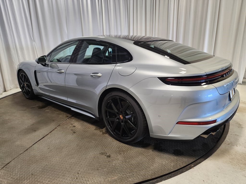 2025 Porsche Panamera E-Hybrid 4 photo 3
