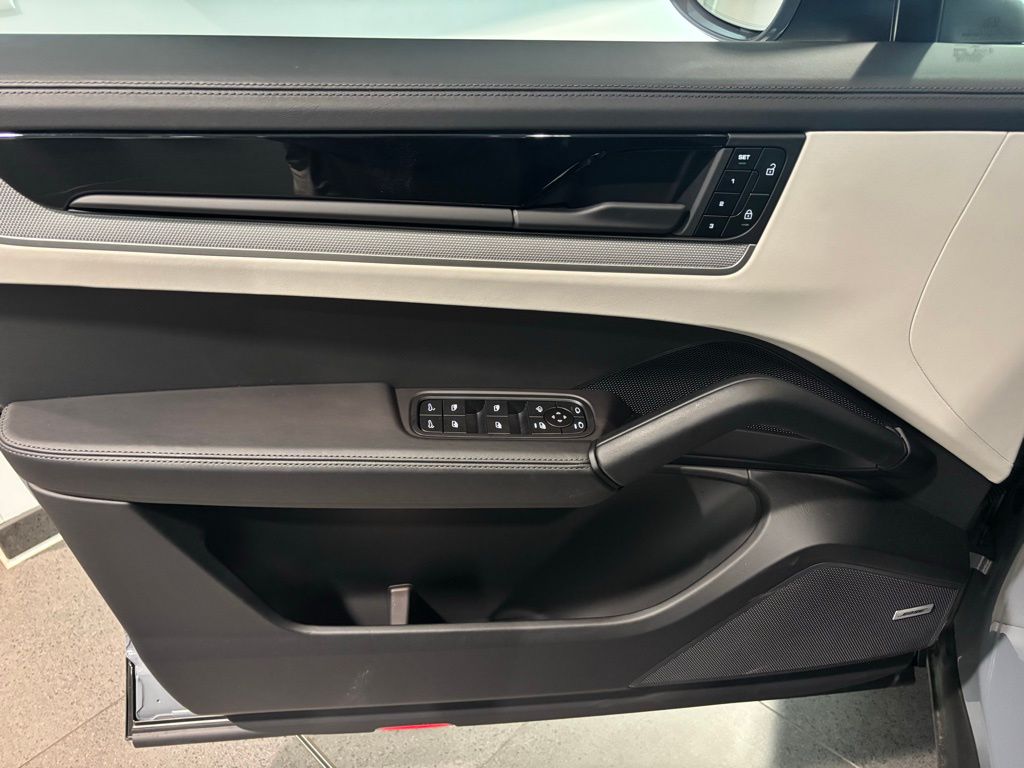 2025 Porsche Cayenne Base - Photo 7
