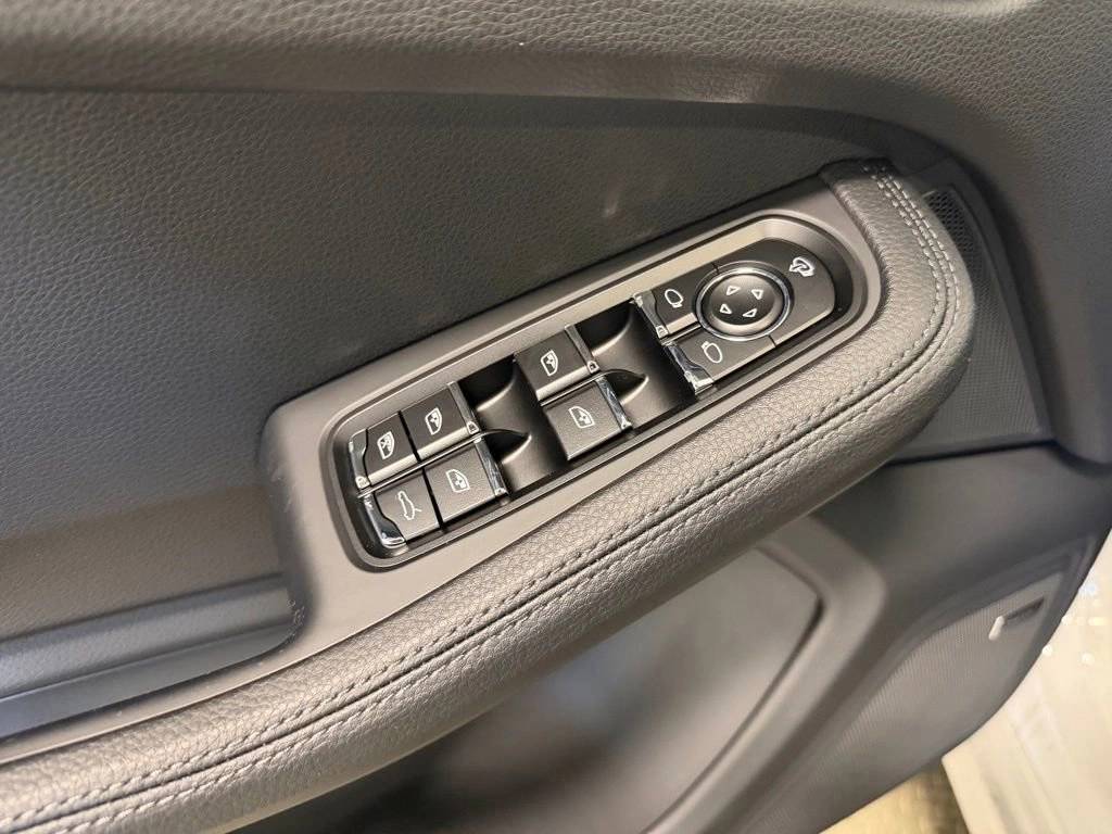 2026 Porsche Macan Base - Photo 8