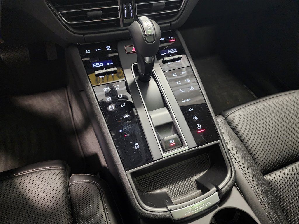 2025 Porsche Macan - Photo 11