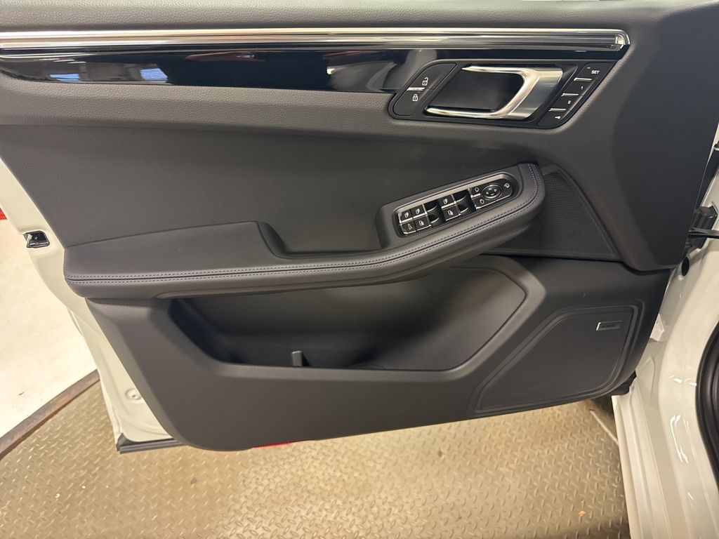 2026 Porsche Macan Base - Photo 7