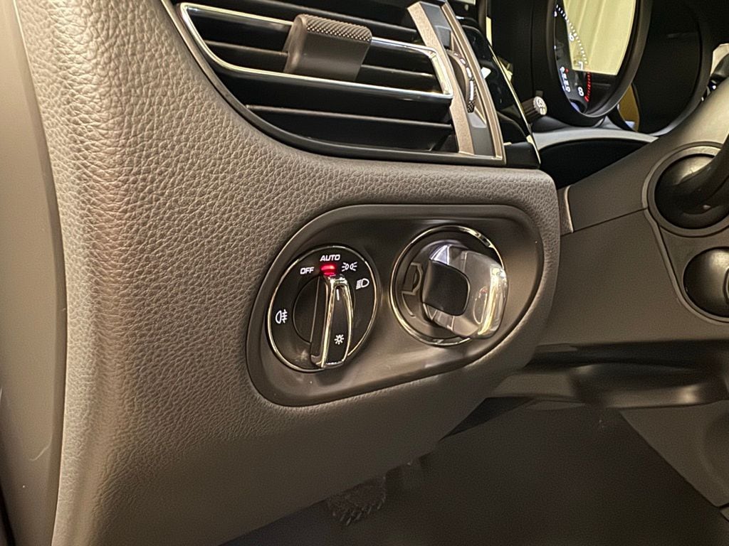 2026 Porsche Macan Base - Photo 18