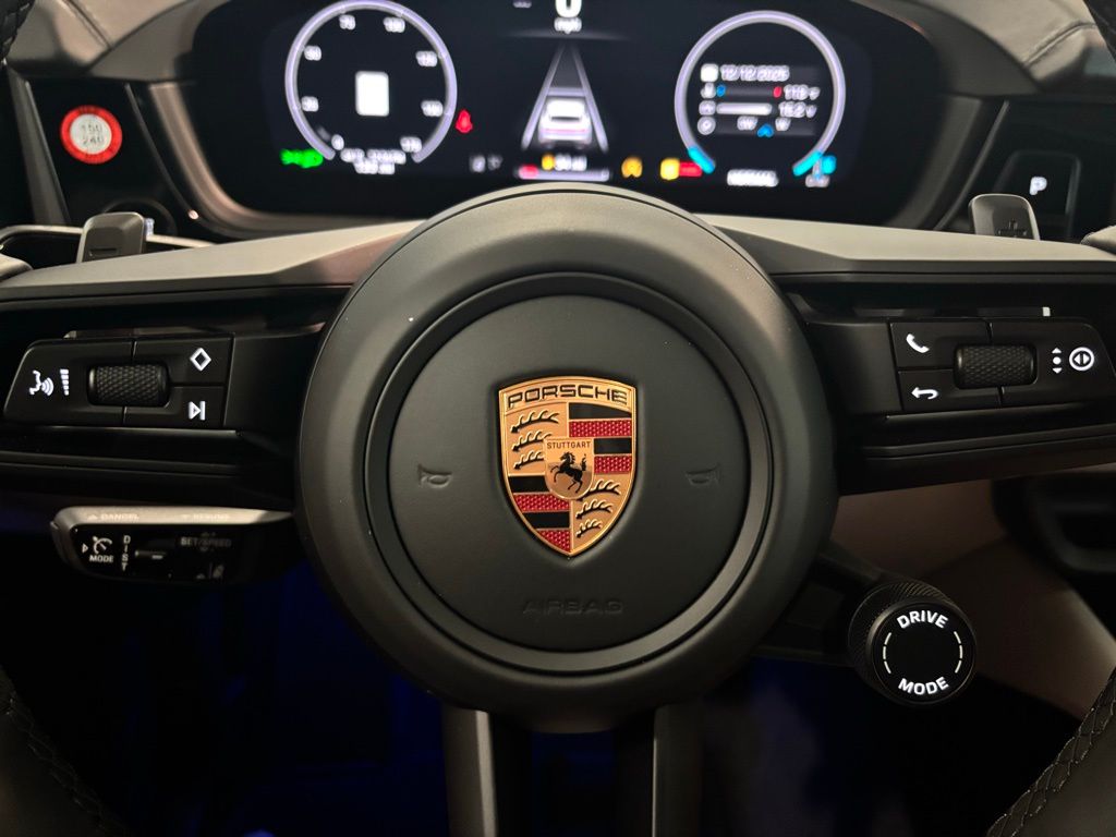 2025 Porsche Cayenne Base - Photo 17