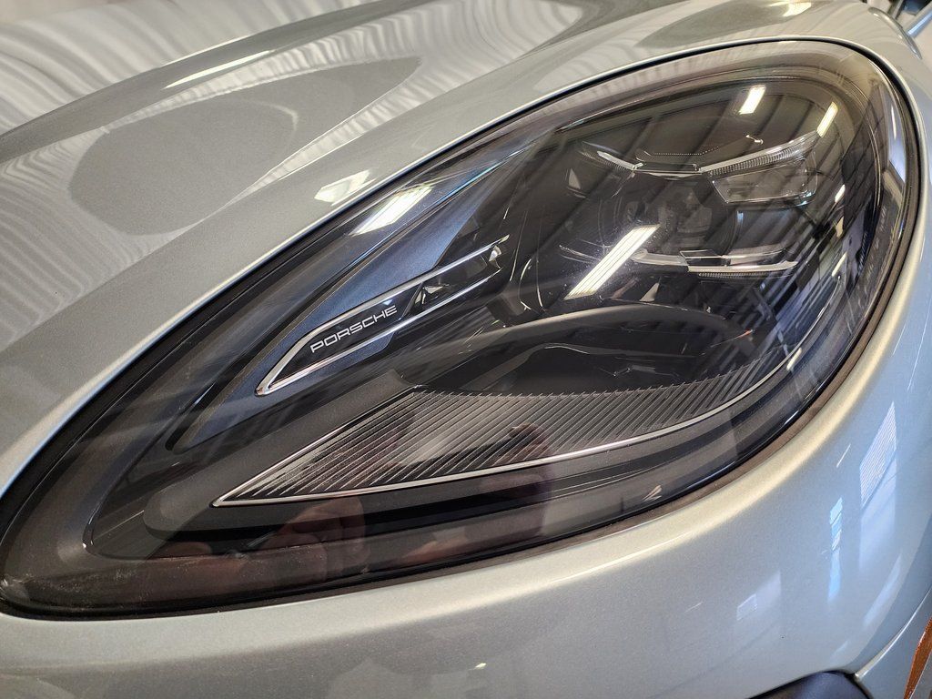 2025 Porsche Macan - Photo 24